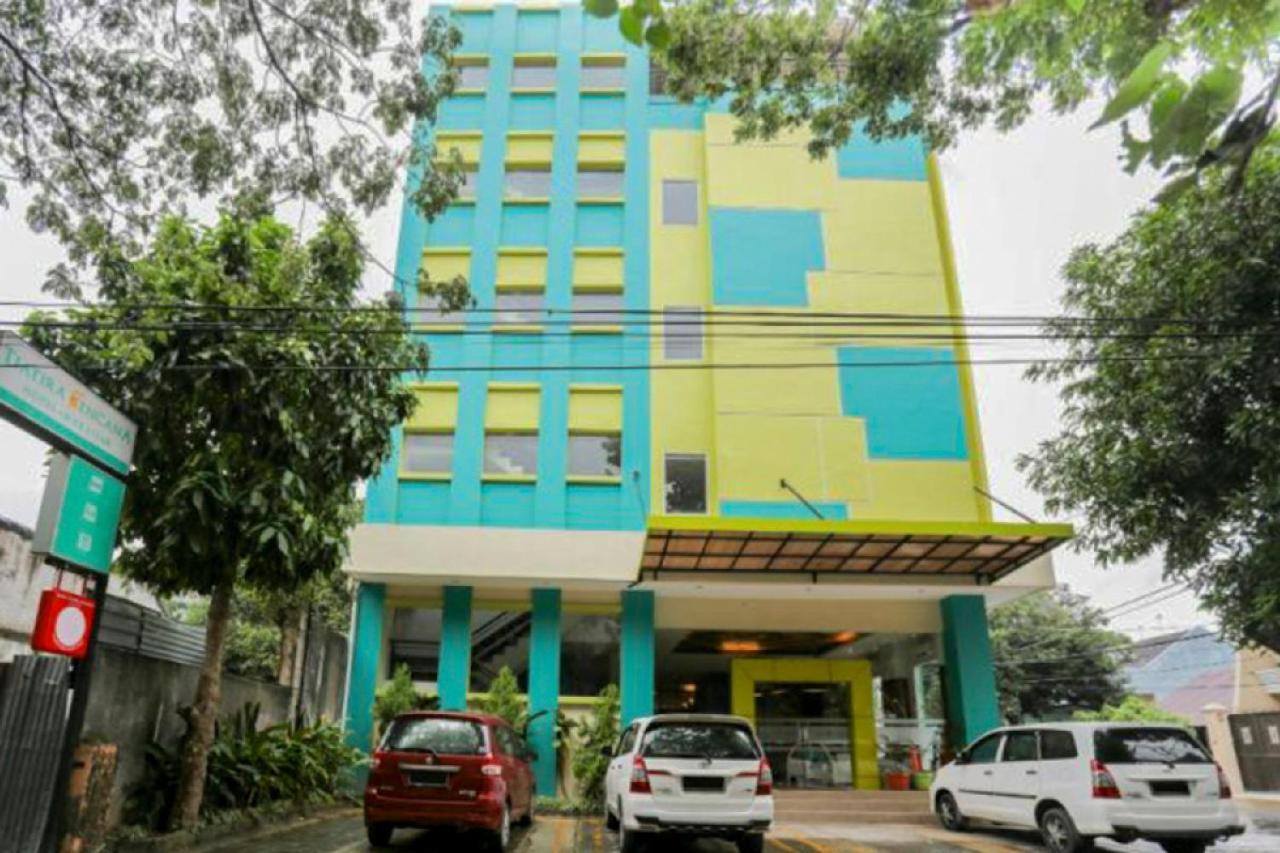 Reddoorz Plus Near Pantai Losari Makassar Dış mekan fotoğraf
